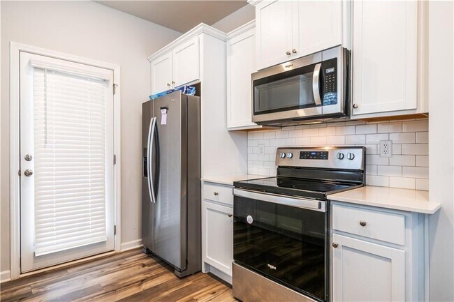 Building Photo - 4700 Blake Lp