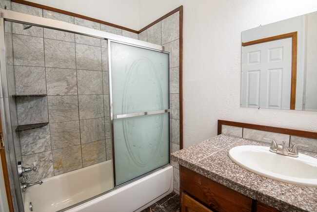 Building Photo - Single-level Home Near Salem's revitalized downtown