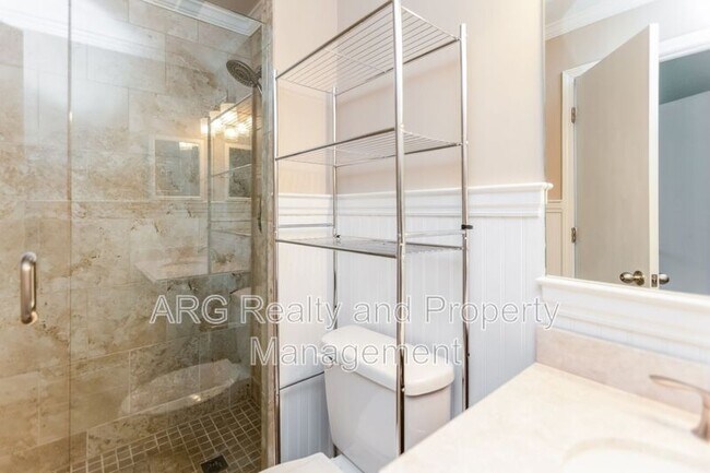 Building Photo - 6900 Roswell Rd