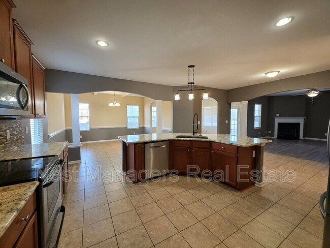 Building Photo - 825 Running Horse Ln