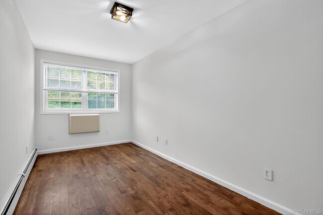 Building Photo - 596 E 164th St