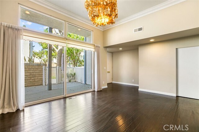 Building Photo - 4425 W Sarah St