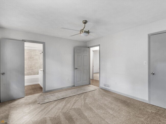 Building Photo - 1999 Hampton Locust Grove Rd