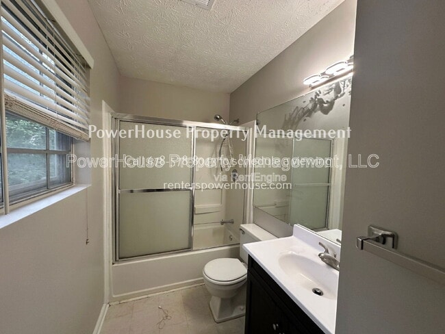 Building Photo - 115 Yately Ct