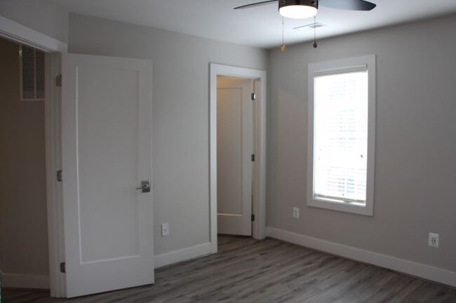 Building Photo - 916 N Buchanan Ct