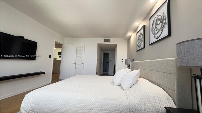 Building Photo - 5701 Collins Ave