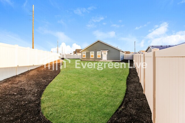 Building Photo - 335 Lightning Ave