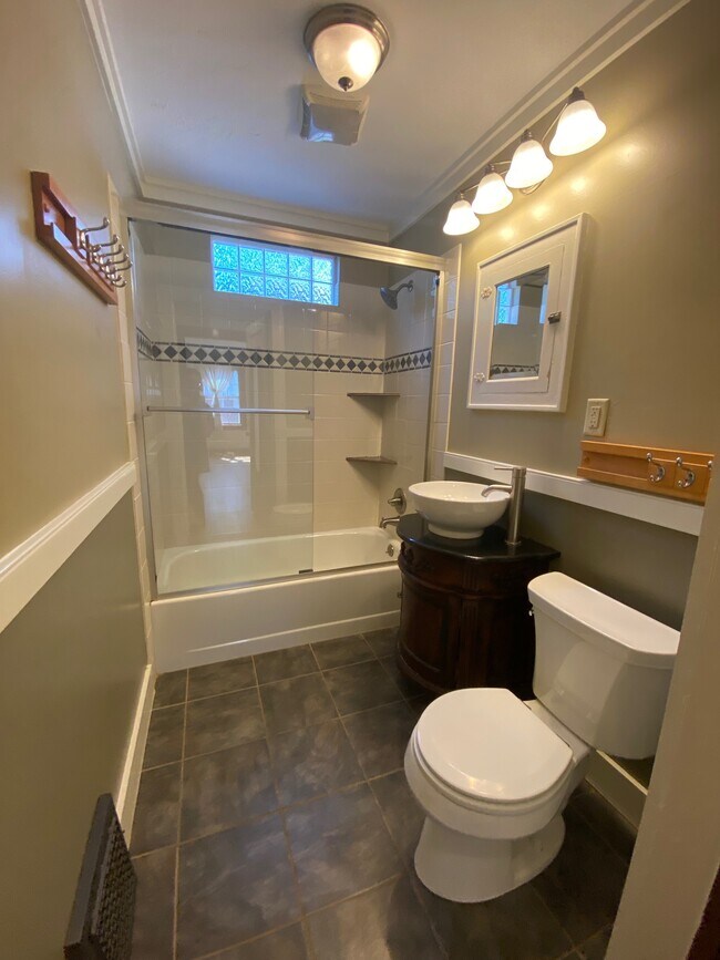 Building Photo - 335 E Elizabeth St