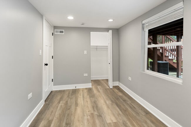 Building Photo - 4624 N Springfield Ave