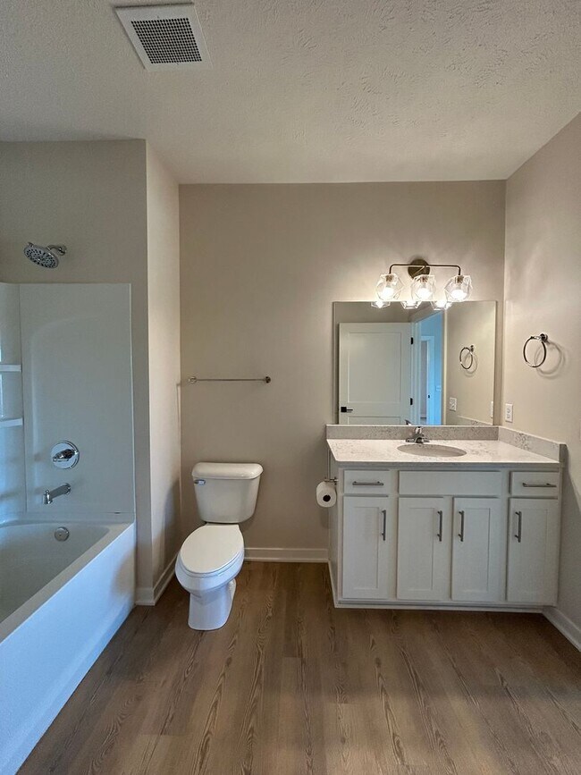 Building Photo - Elkhorn Landing Rentals (20605 Elkhorn Dr.)