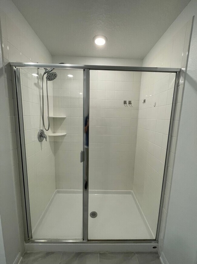 Building Photo - 4 Bedroom 2.5 Bathroom home located in Preserves at LPGA