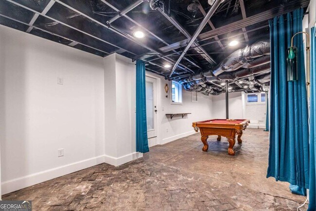 Building Photo - 692 Myrtle St NE