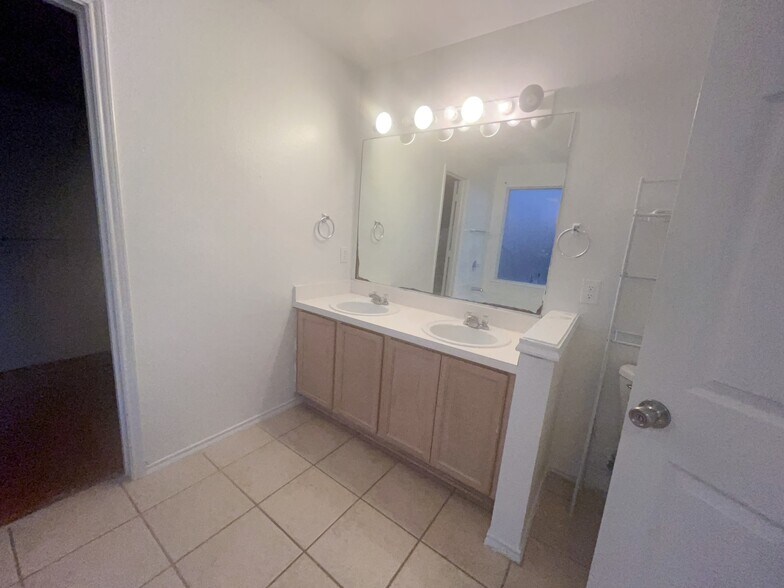 Building Photo - 14938 Sugar Sweet Dr