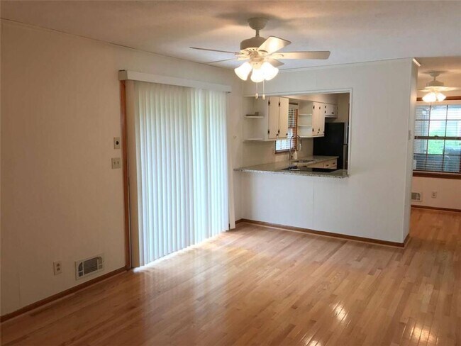 Building Photo - 1321 Mary Dale Dr SW
