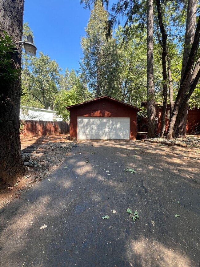 Building Photo - Magalia Home for rent, 1 car garage, 2 bed...