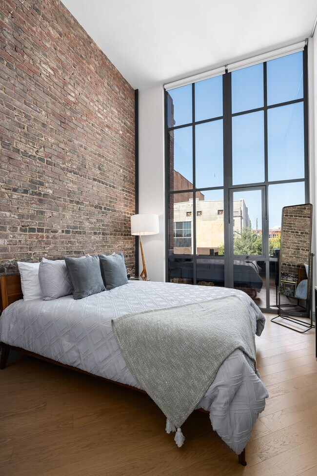 Building Photo - 2212 Morris Ave