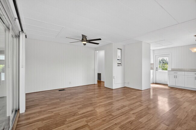 Building Photo - 65 Relaxed Cir