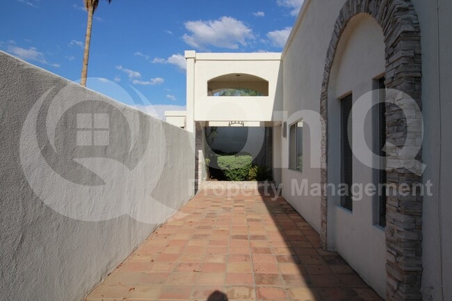 Building Photo - 6149 E Delcoa Ave