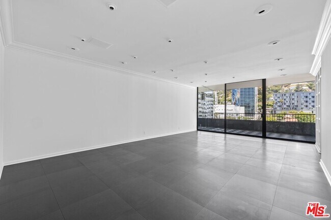 Building Photo - 1100 Alta Loma Rd