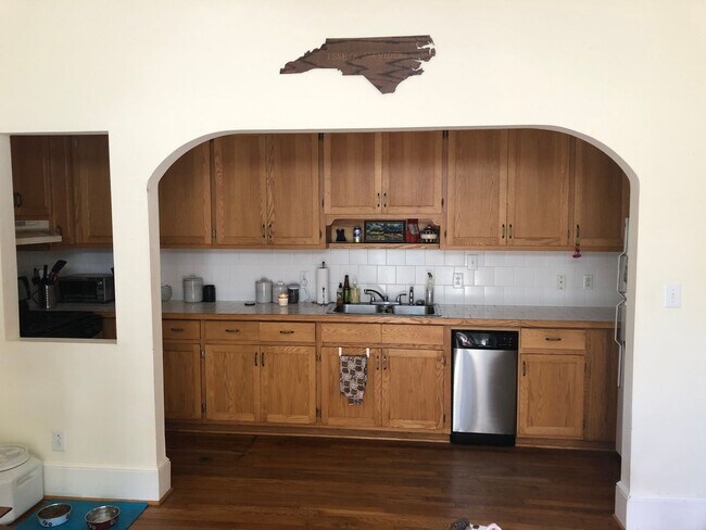 Building Photo - APPLICATION PENDING!!! 2 bedroom Secret Hi...