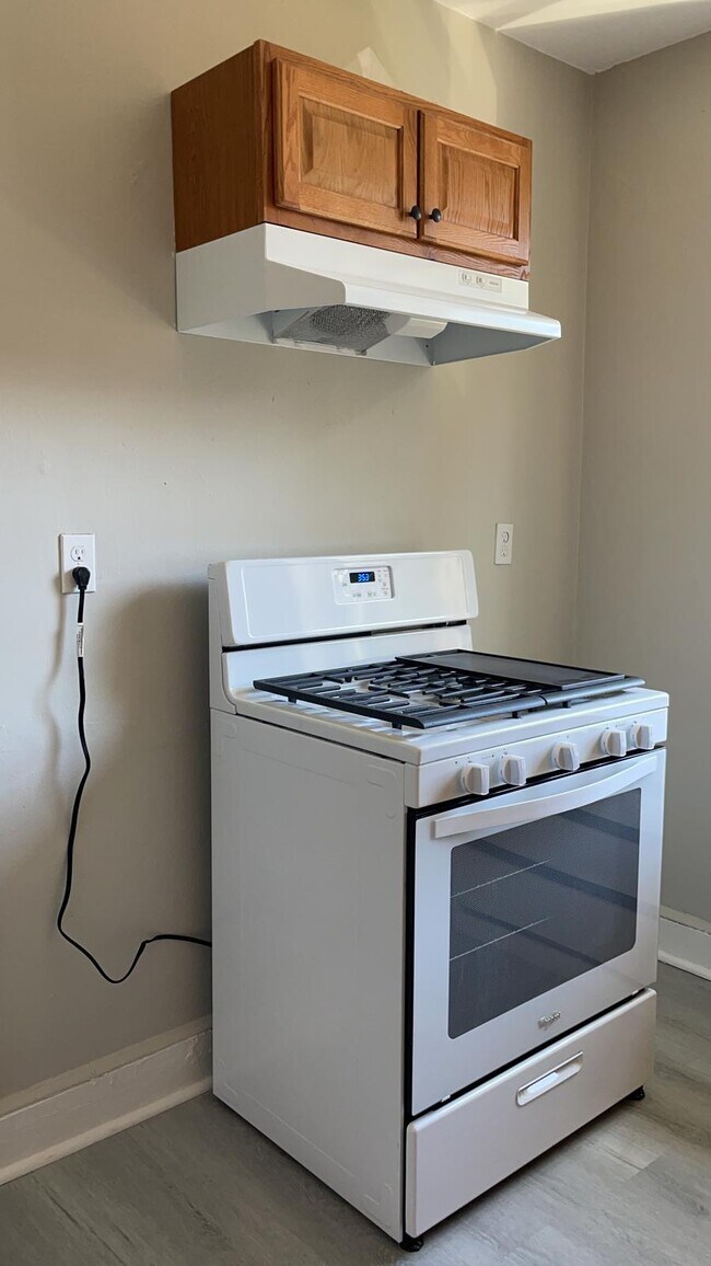 Building Photo - 323 Winthrop Ave