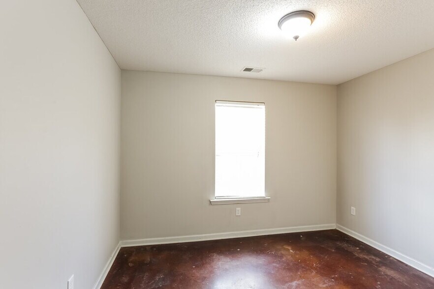 Building Photo - 3044 Magnolia Dr