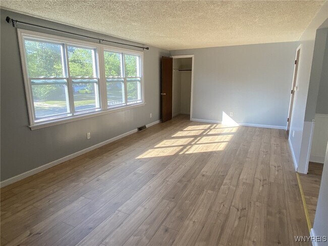 Building Photo - 52 Acacia Dr