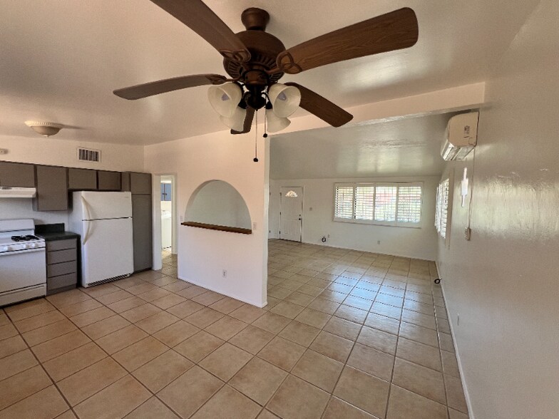 Building Photo - 801 E Holaway Dr