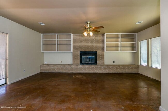 Building Photo - 118 N Goliad St