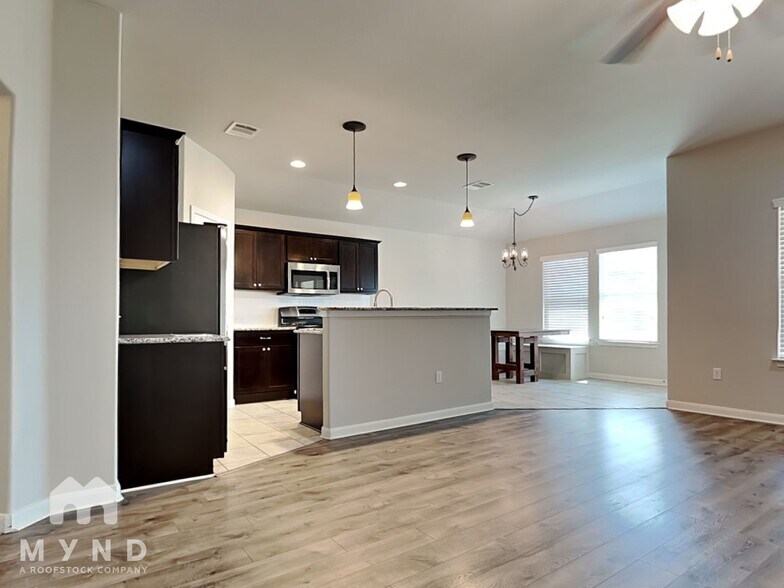 Building Photo - 351 Langely