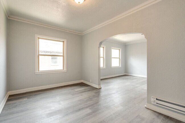 Building Photo - 2-Bedrooms
