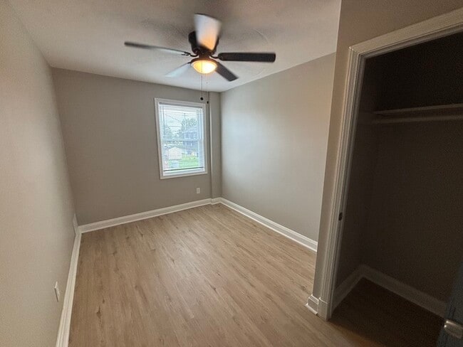 Building Photo - 3 bedroom townhome 21213
