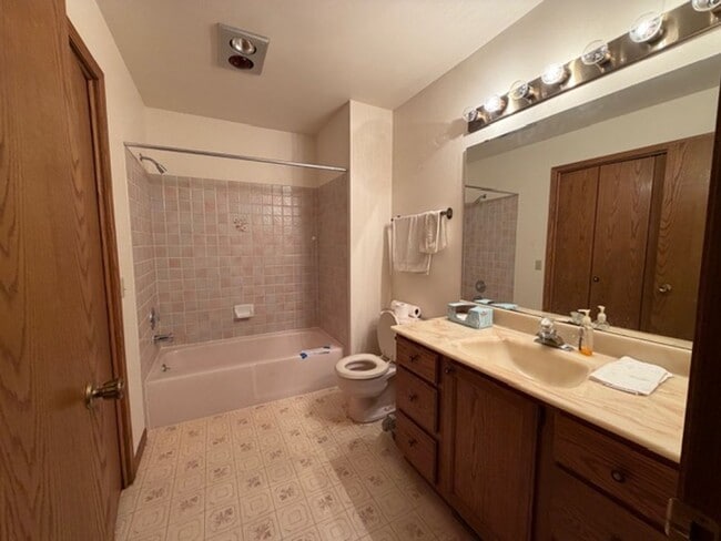 Building Photo - 657/659 Wood Violet Lane