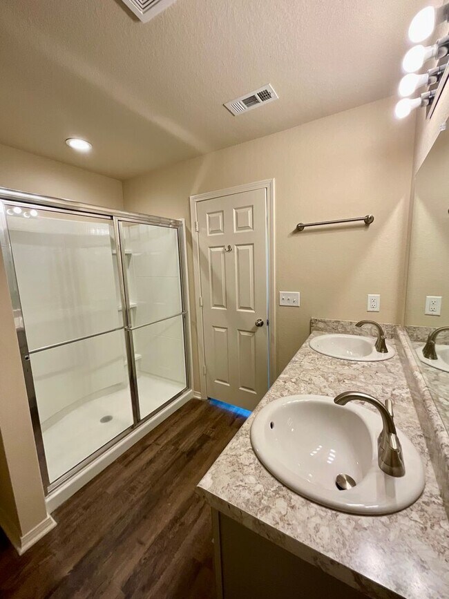 Building Photo - 4401 Olympic Dr