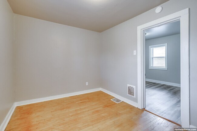 Building Photo - 210 Doty St