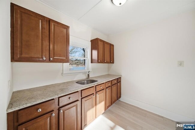 Building Photo - 75 Lakeview Terrace