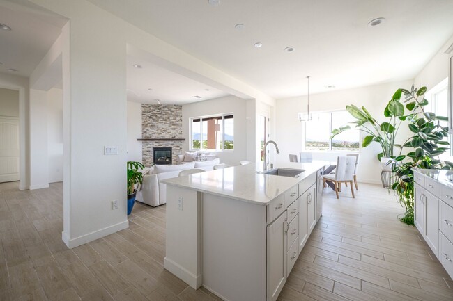 Building Photo - Stunning 3-Bedroom Home with Mountain View...
