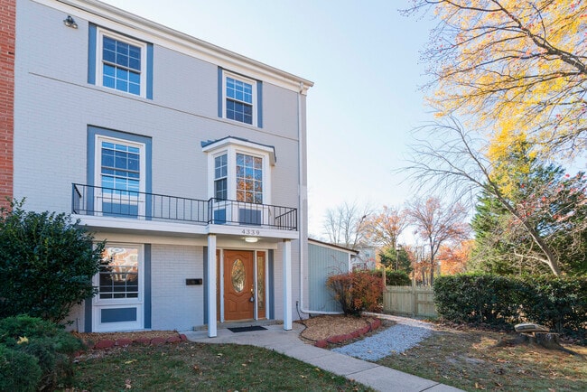 Building Photo - 4339 Cedarlake Ct