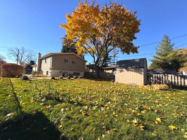 Building Photo - 1042 W Central Rd