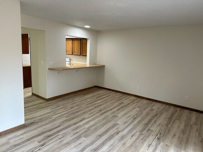 Building Photo - 3 bedroom, 3.5 bathroom, remodeled Southside townhome