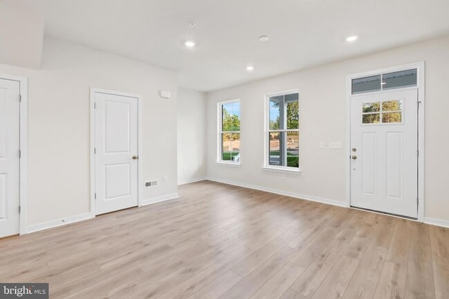Building Photo - 808 Graphite Dr