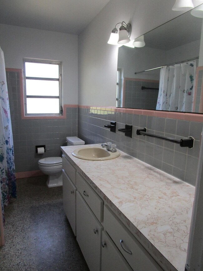 Building Photo - 434 Lenore Ave