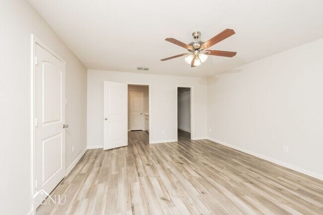 Building Photo - 1934 Delta Downs Dr