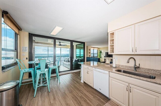 Building Photo - 6291 Bahia Del Mar Cir N