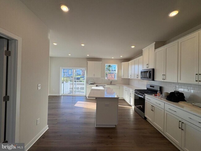 Building Photo - 25 Atkins Dr