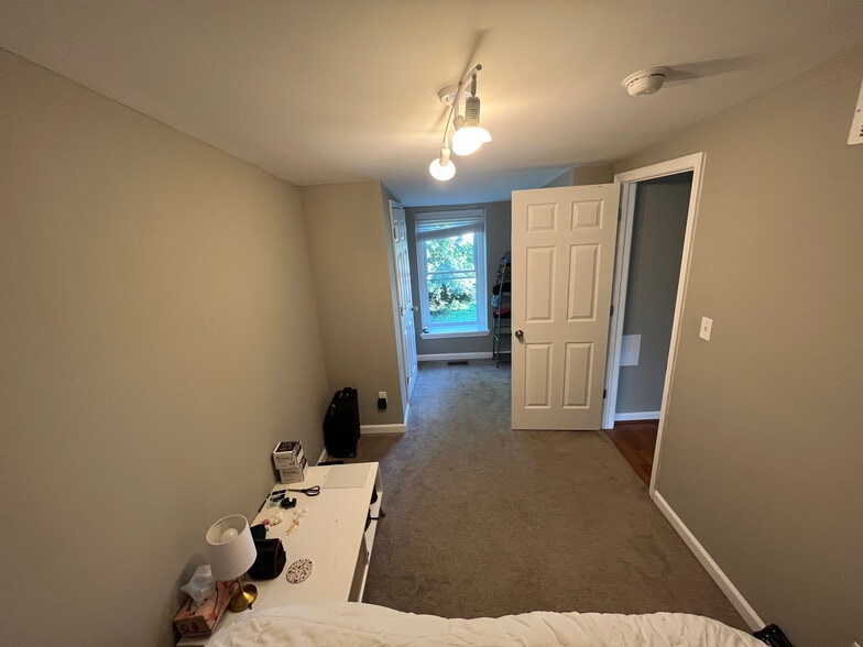 Building Photo - 112 Seville St