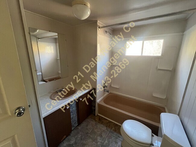 Building Photo - 2 Bedroom 1 Bath home in East Berlin