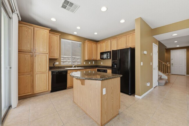 Building Photo - Spacious Summerlin Gem with Loft and Balcony Suite