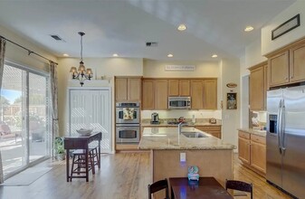 Building Photo - 10795 Summer Glen Dr