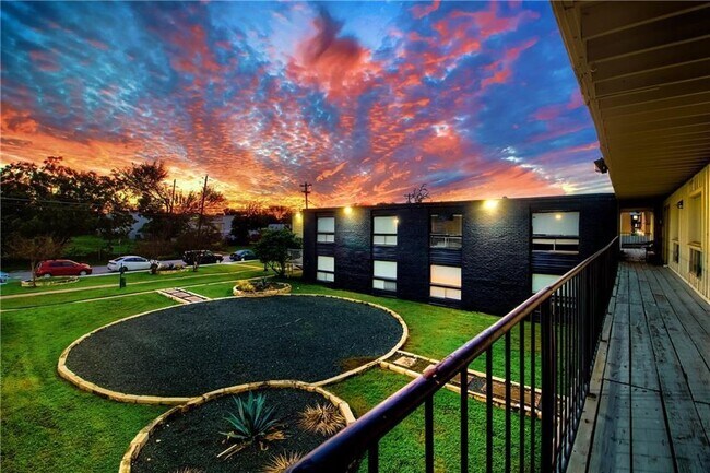 Building Photo - 1200 E 52nd St